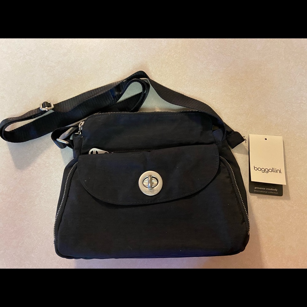Baggallini cross body purse
